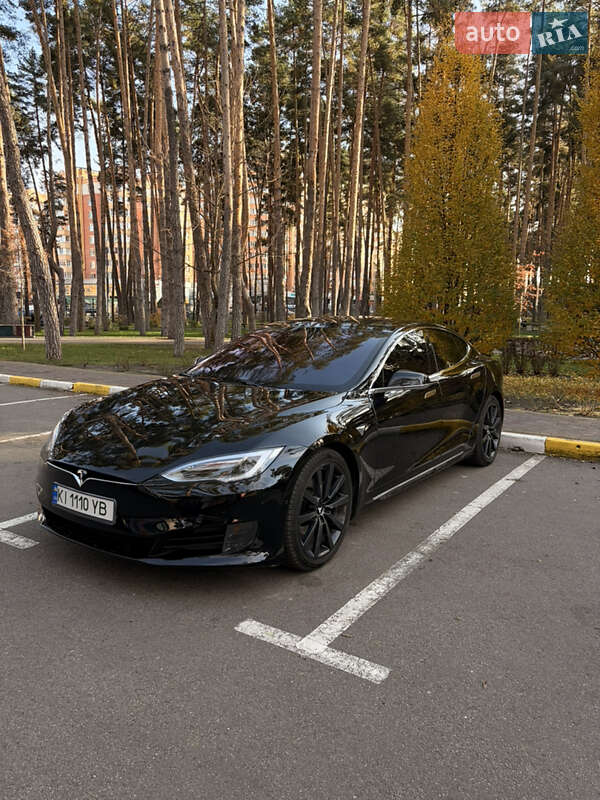 Ліфтбек Tesla Model S 2016 в Києві
