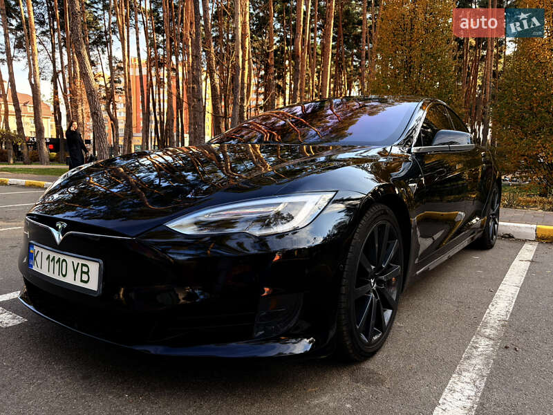 Ліфтбек Tesla Model S 2016 в Києві