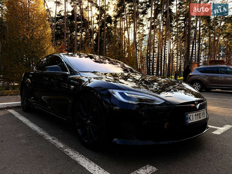 Ліфтбек Tesla Model S 2016 в Києві