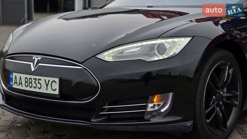 Ліфтбек Tesla Model S 2013 в Києві
