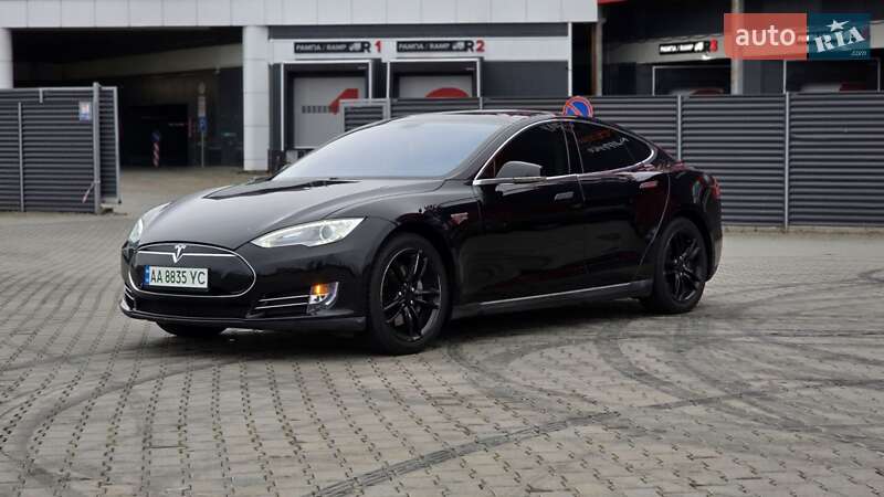 Ліфтбек Tesla Model S 2013 в Києві