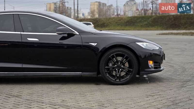 Ліфтбек Tesla Model S 2013 в Києві