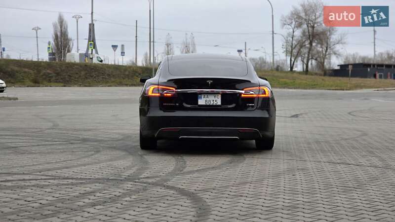 Ліфтбек Tesla Model S 2013 в Києві