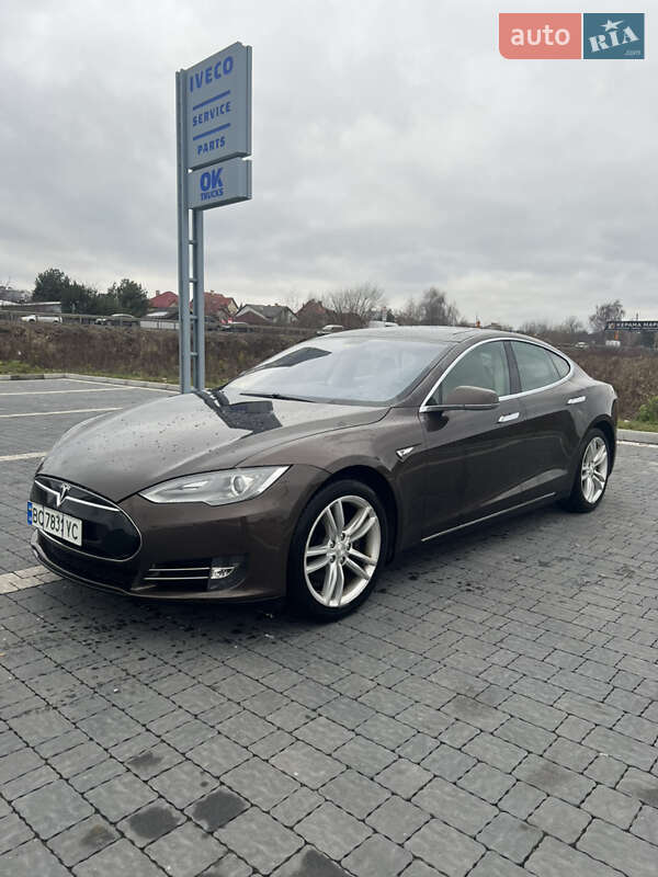 Tesla Model S 2014