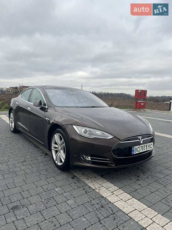 Лифтбек Tesla Model S 2014 в Львове