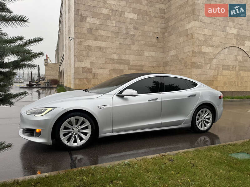 Лифтбек Tesla Model S 2016 в Киеве фото 12 Лифтбек Tesla Model S 2016 в Киеве