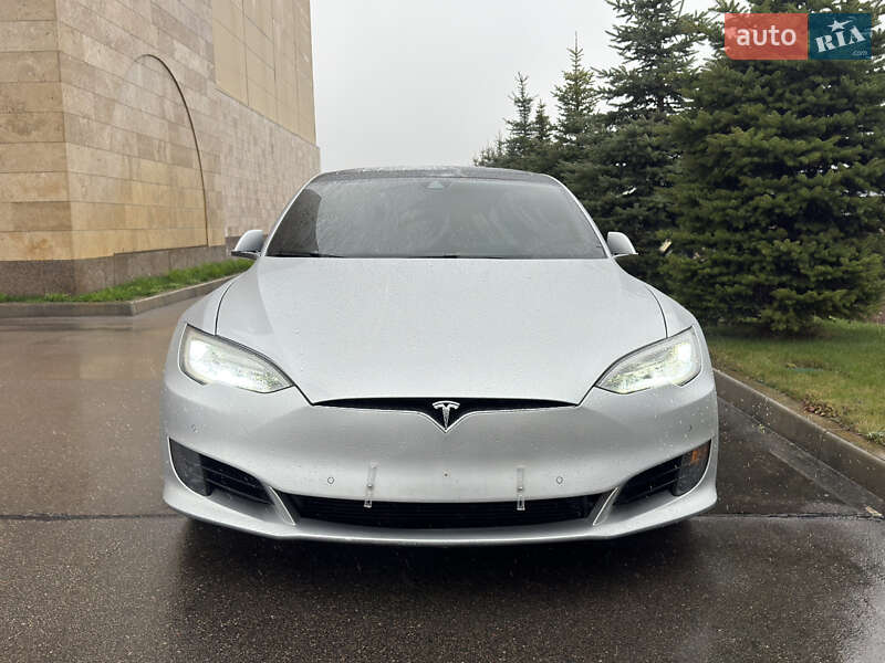 Лифтбек Tesla Model S 2016 в Киеве фото 4 Лифтбек Tesla Model S 2016 в Киеве