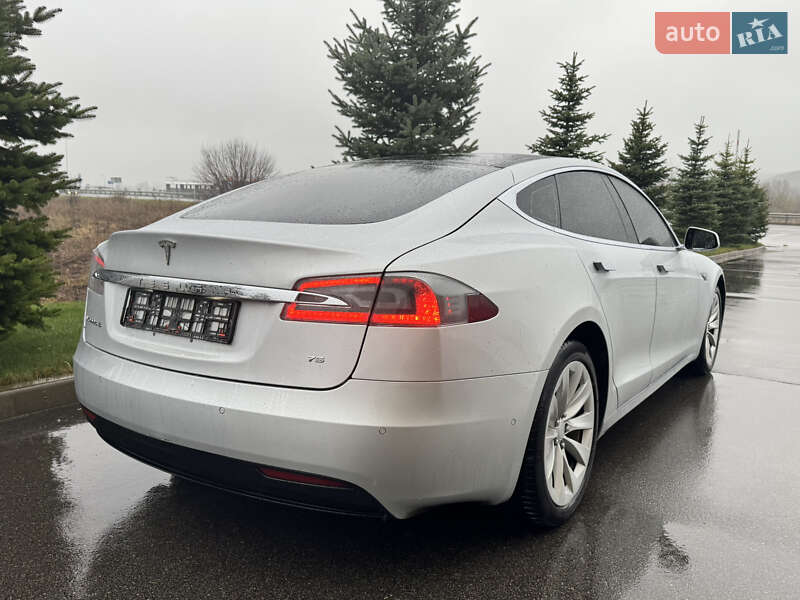 Лифтбек Tesla Model S 2016 в Киеве фото 18 Лифтбек Tesla Model S 2016 в Киеве