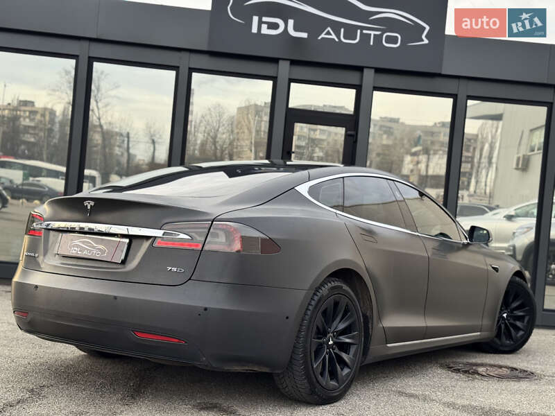 Ліфтбек Tesla Model S 2017 в Києві