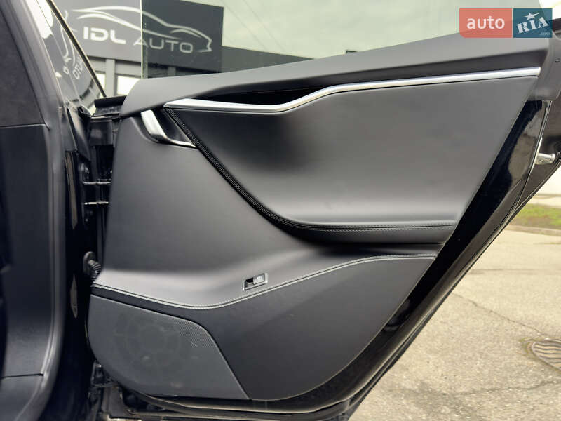 Ліфтбек Tesla Model S 2017 в Києві