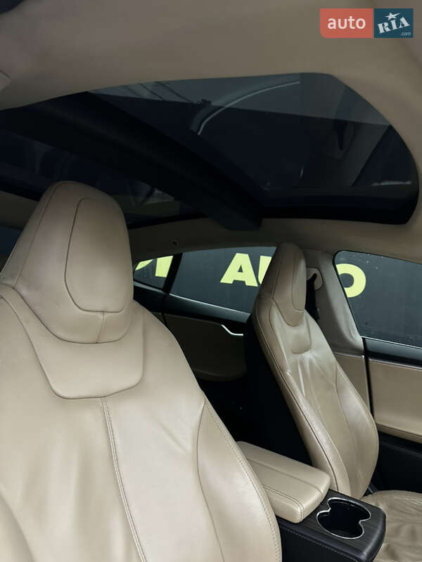 Лифтбек Tesla Model S 2013 в Львове