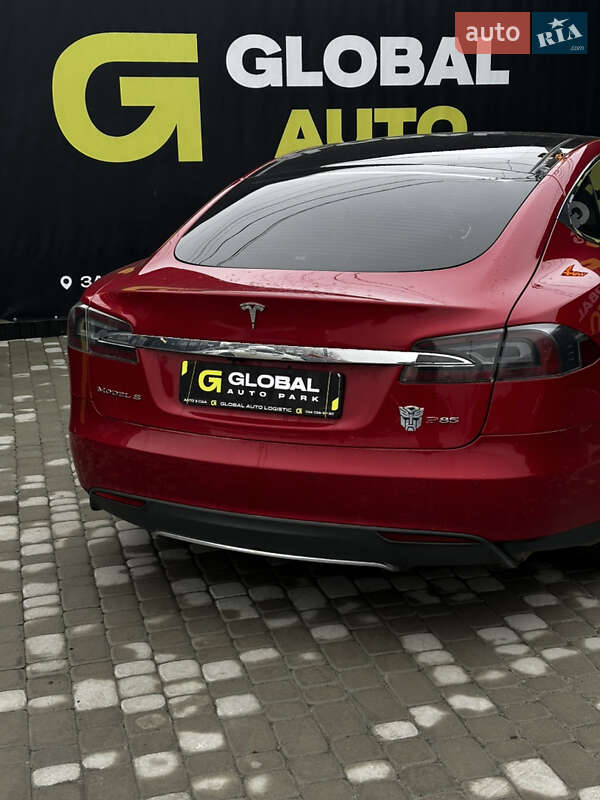 Лифтбек Tesla Model S 2013 в Львове