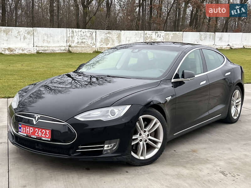 Ліфтбек Tesla Model S 2015 в Луцьку фото Ліфтбек Tesla Model S 2015 в Луцьку