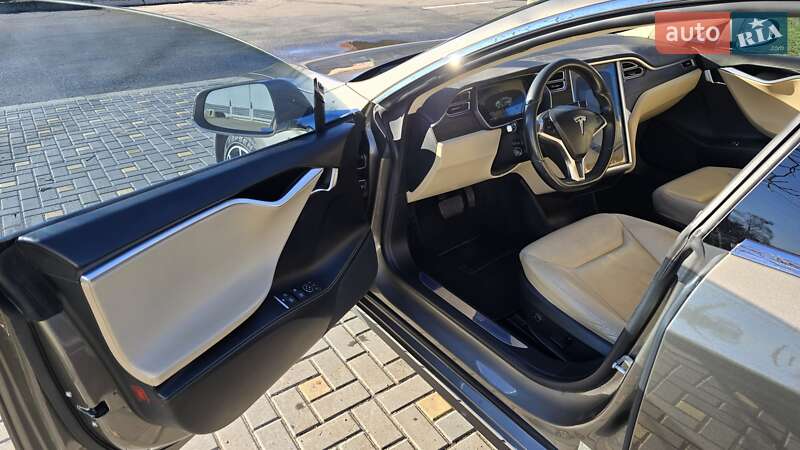 Ліфтбек Tesla Model S 2016 в Черкасах фото 17 Ліфтбек Tesla Model S 2016 в Черкасах