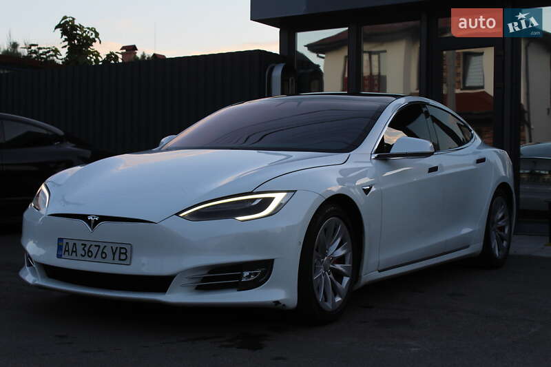 Tesla Model S 2019
