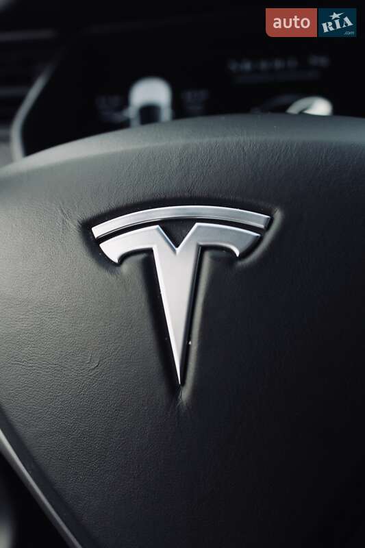 Лифтбек Tesla Model S 2019 в Киеве