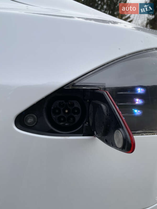 Ліфтбек Tesla Model S 2014 в Рівному фото 27 Ліфтбек Tesla Model S 2014 в Рівному