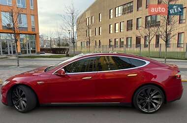 Лифтбек Tesla Model S 2016 в Киеве