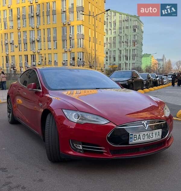 Лифтбек Tesla Model S 2016 в Киеве фото 7 Лифтбек Tesla Model S 2016 в Киеве