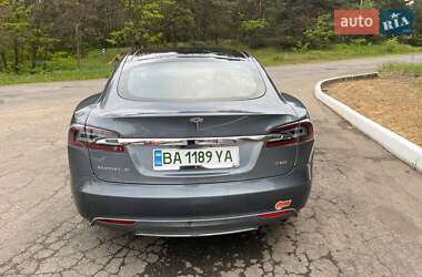 Лифтбек Tesla Model S 2013 в Саврани