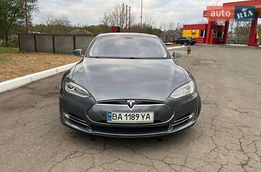Лифтбек Tesla Model S 2013 в Саврани