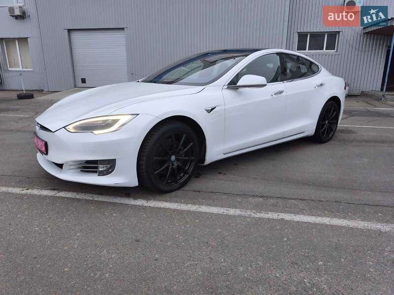 Лифтбек Tesla Model S 2018 в Киеве фото 2 Лифтбек Tesla Model S 2018 в Киеве