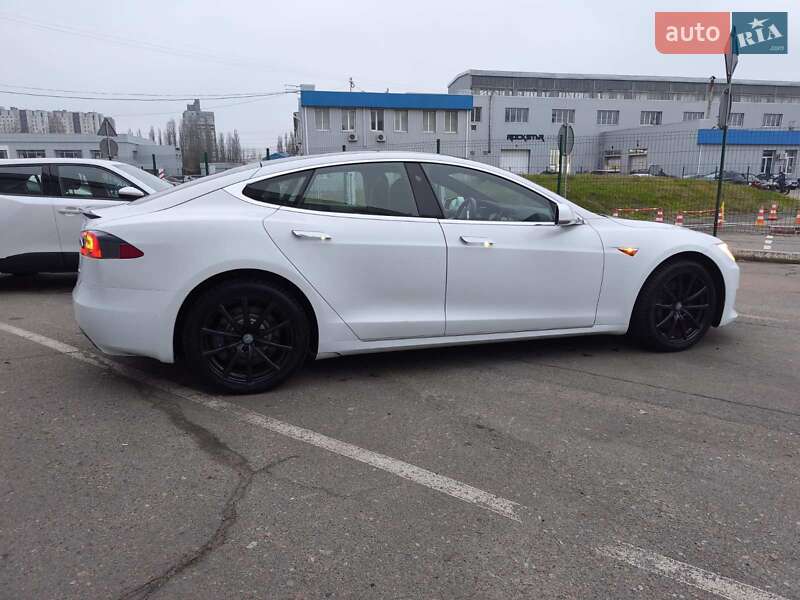 Лифтбек Tesla Model S 2018 в Киеве фото 14 Лифтбек Tesla Model S 2018 в Киеве