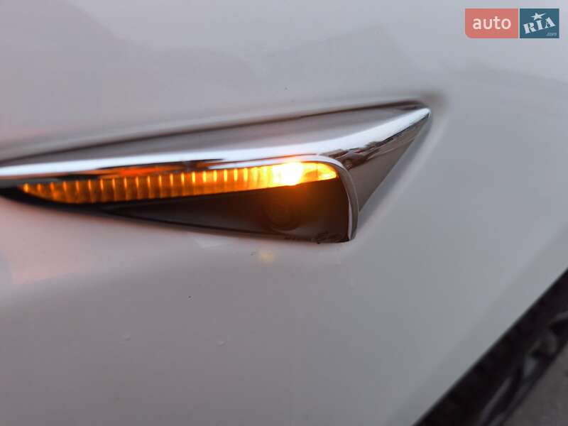 Лифтбек Tesla Model S 2018 в Киеве фото 30 Лифтбек Tesla Model S 2018 в Киеве