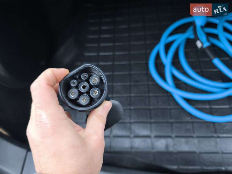 Лифтбек Tesla Model S 2018 в Киеве фото 40 Лифтбек Tesla Model S 2018 в Киеве