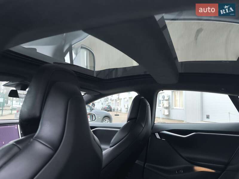 Лифтбек Tesla Model S 2018 в Киеве фото 45 Лифтбек Tesla Model S 2018 в Киеве