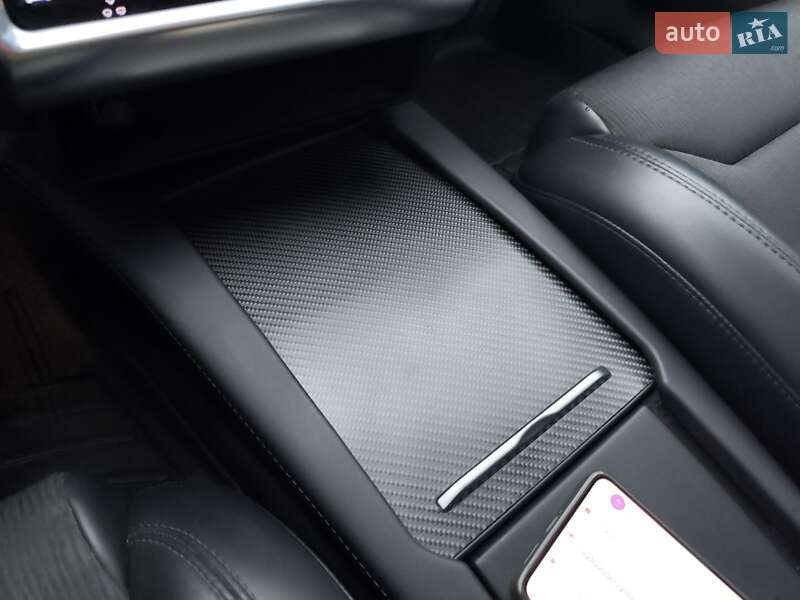 Лифтбек Tesla Model S 2018 в Киеве фото 63 Лифтбек Tesla Model S 2018 в Киеве