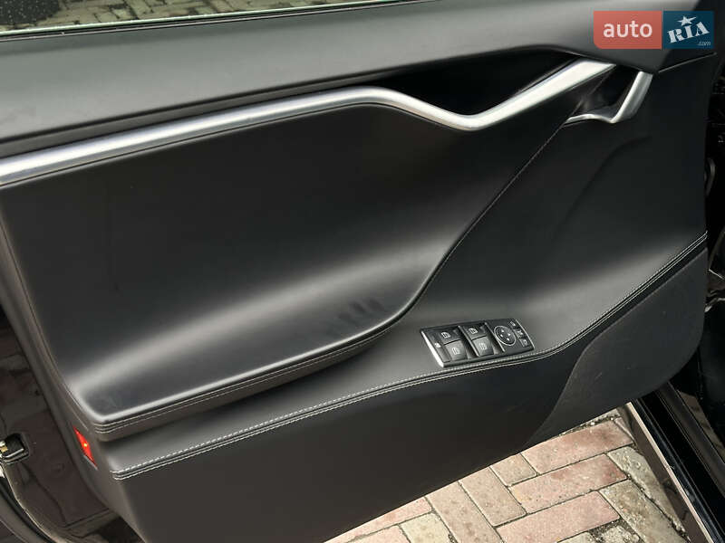 Лифтбек Tesla Model S 2016 в Харькове
