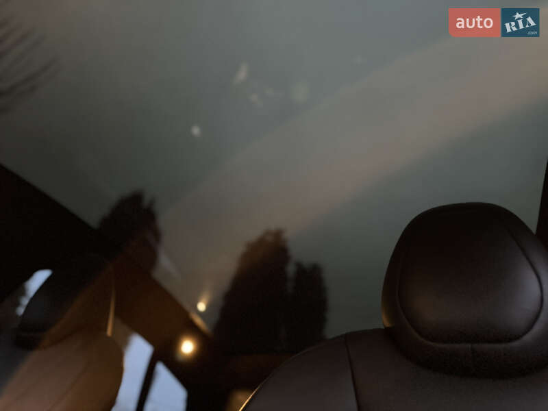 Ліфтбек Tesla Model S 2020 в Харкові