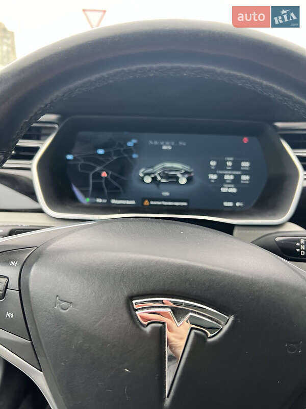 Лифтбек Tesla Model S 2015 в Луцке