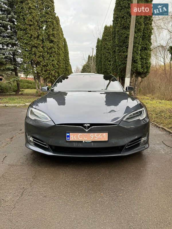 Лифтбек Tesla Model S 2019 в Ровно