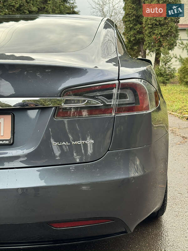 Лифтбек Tesla Model S 2019 в Ровно