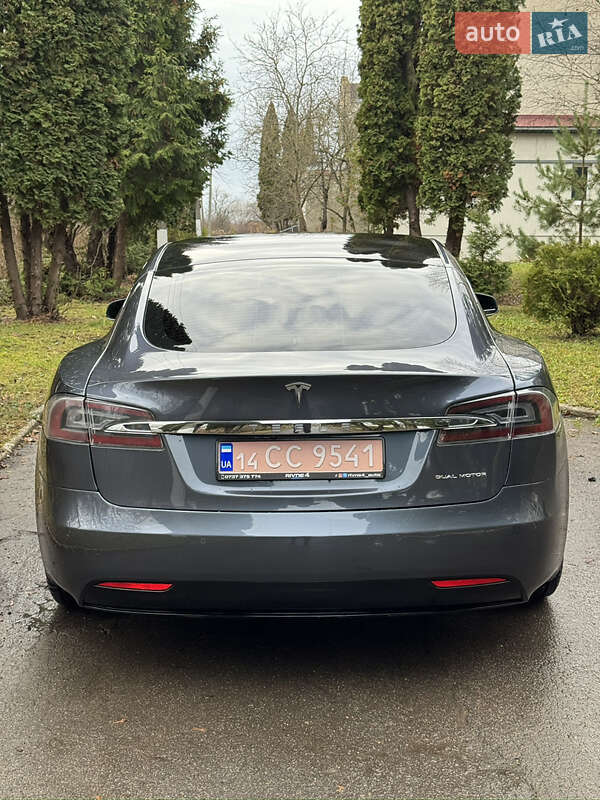 Лифтбек Tesla Model S 2019 в Ровно