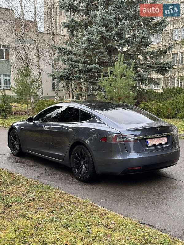 Лифтбек Tesla Model S 2019 в Ровно