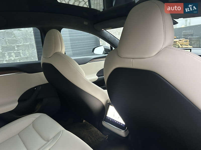 Лифтбек Tesla Model S 2021 в Львове