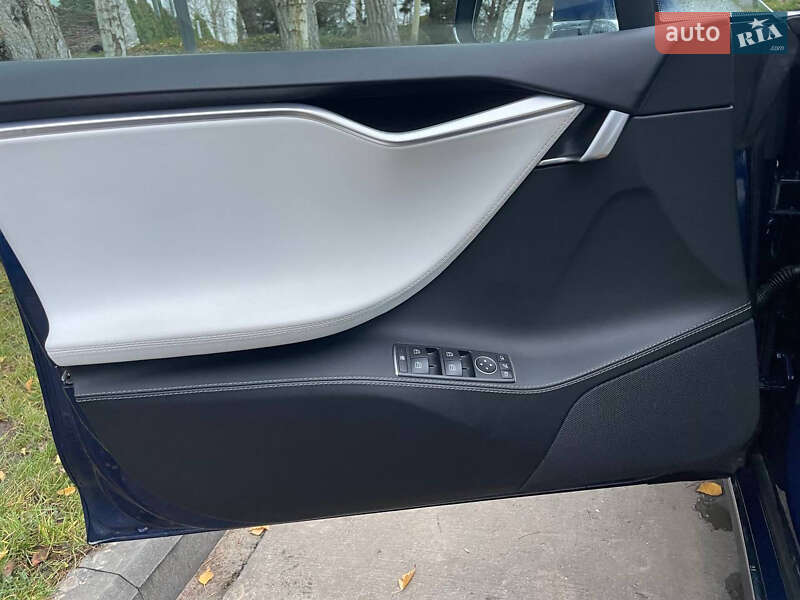 Ліфтбек Tesla Model S 2017 в Києві