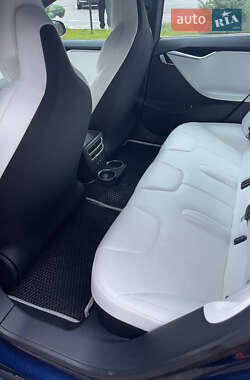 Лифтбек Tesla Model S 2017 в Кропивницком