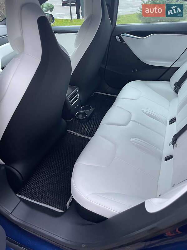 Ліфтбек Tesla Model S 2017 в Києві