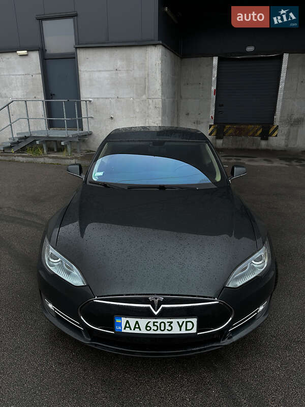 Лифтбек Tesla Model S 2014 в Киеве