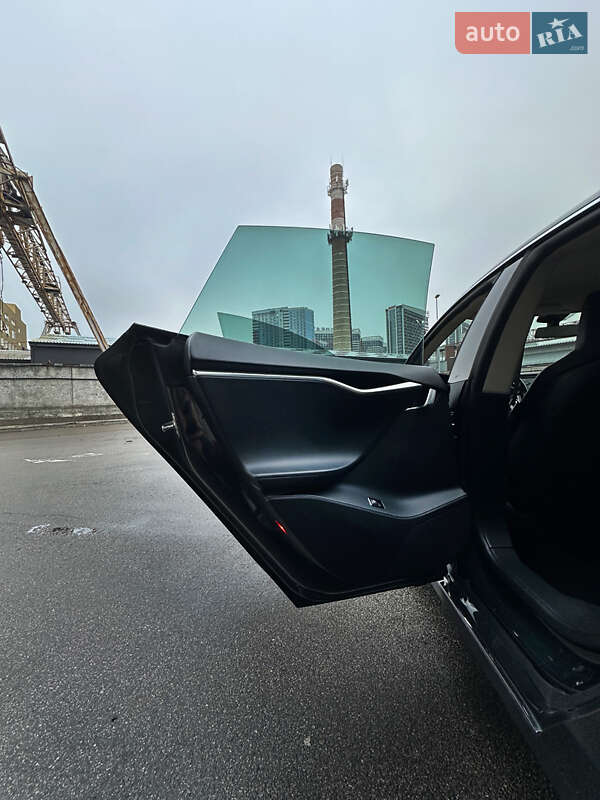 Лифтбек Tesla Model S 2014 в Киеве
