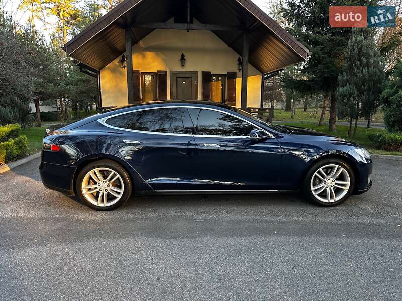 Лифтбек Tesla Model S 2014 в Киеве