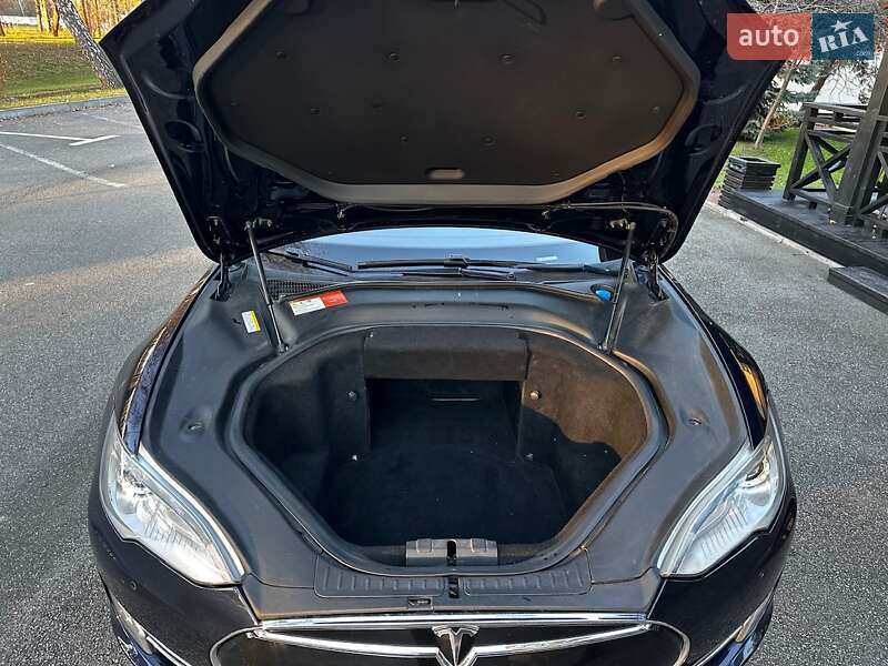 Лифтбек Tesla Model S 2014 в Киеве