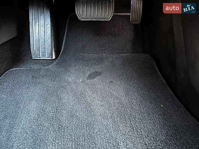 Лифтбек Tesla Model S 2014 в Киеве