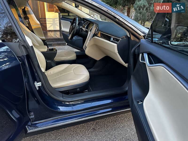 Лифтбек Tesla Model S 2014 в Киеве