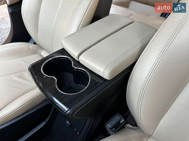 Лифтбек Tesla Model S 2014 в Киеве