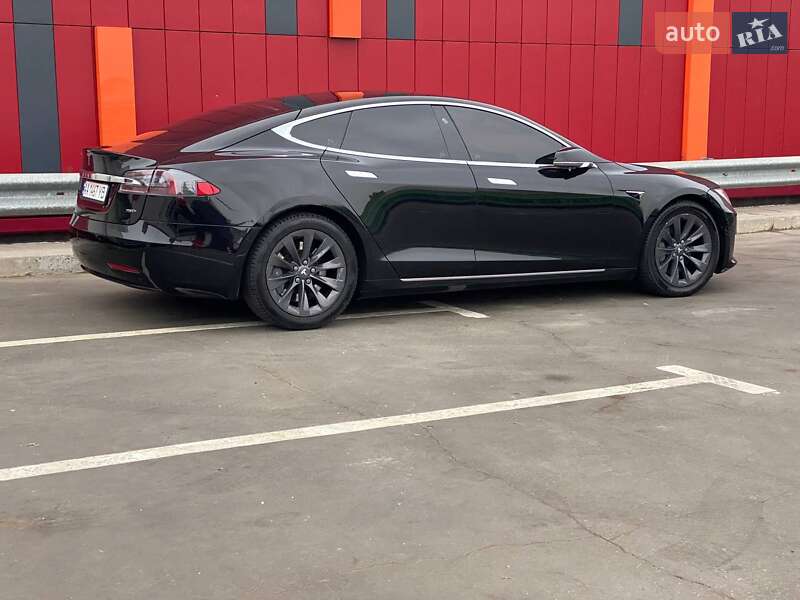 Лифтбек Tesla Model S 2018 в Киеве фото 8 Лифтбек Tesla Model S 2018 в Киеве